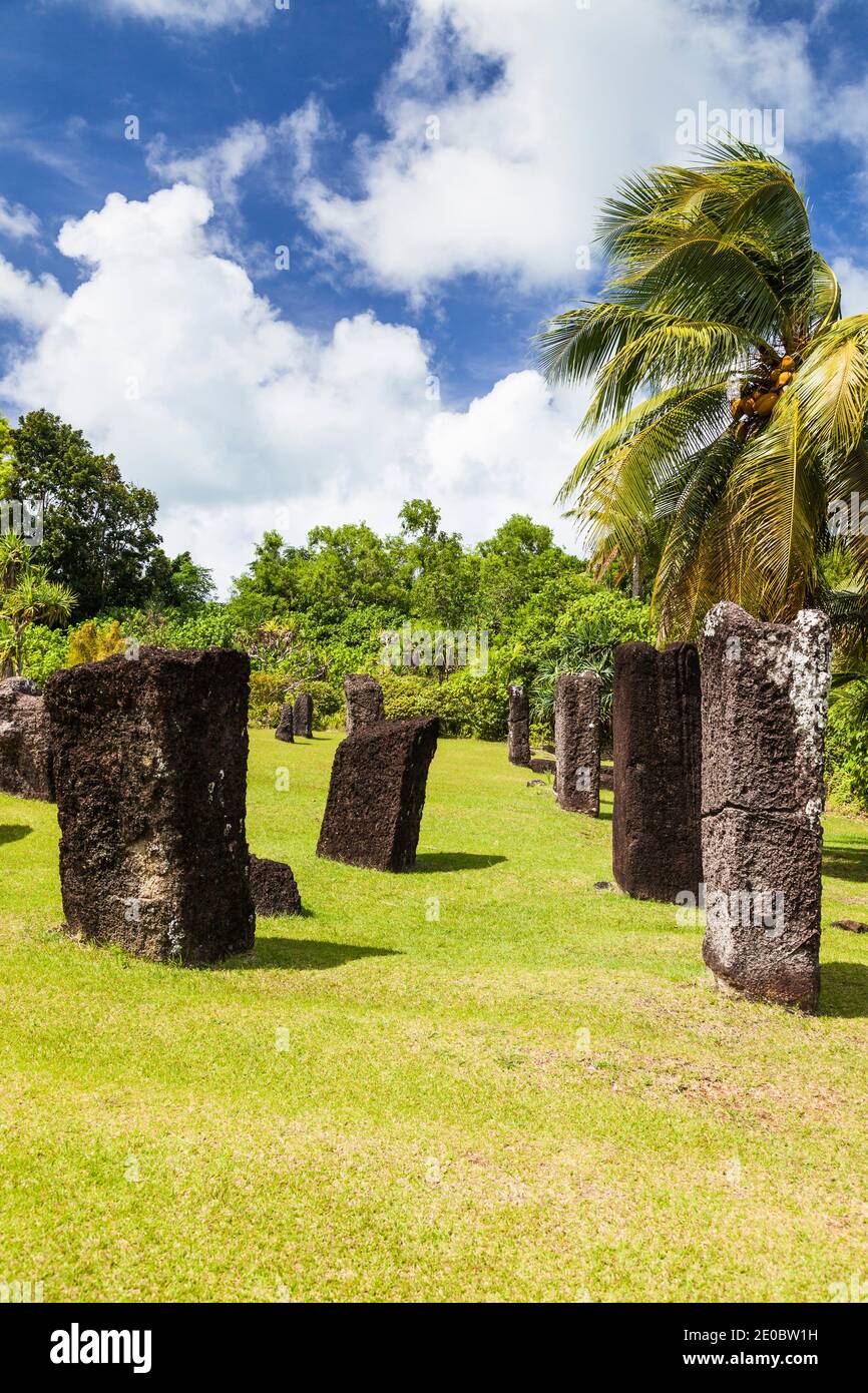 Colonna di monoliti di pietra di Badrulchau, monoliti di faccia di pietra, Ngarchelong, penisola di Arekalong, Isola di Babeldaob, Palau, Micronesia, Oceania Foto Stock