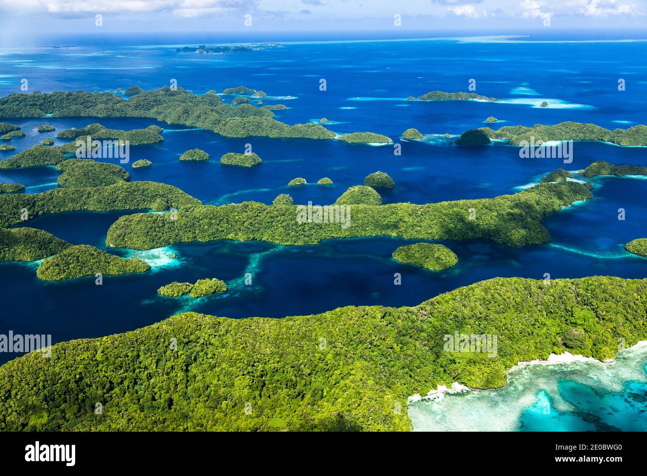 Vista aerea delle Isole Rock, sull'arcipelago dell'isola di Mecherchar, o Eil Malk, Koror, Palau, Micronesia, Oceania Foto Stock