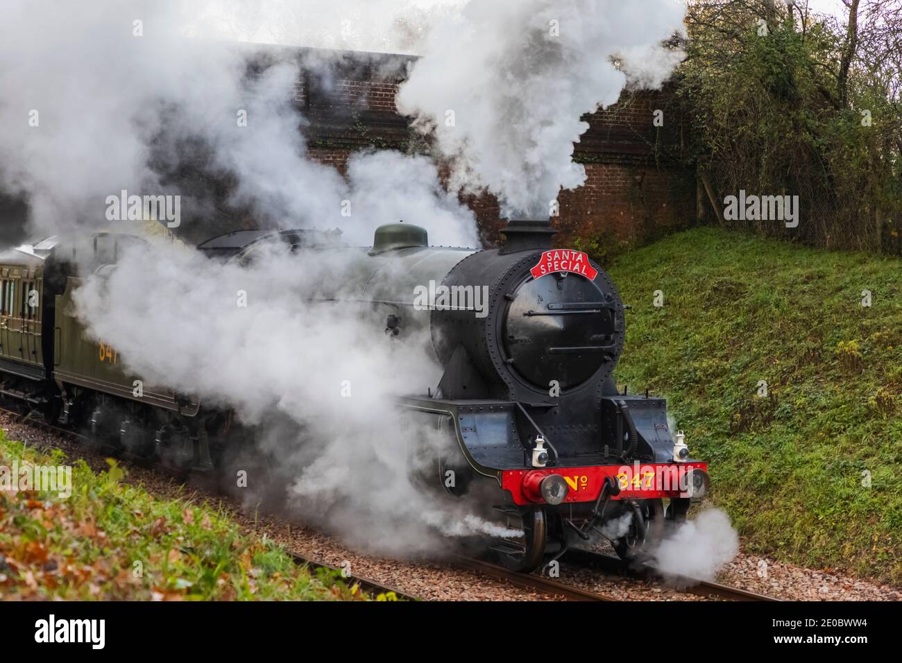 Inghilterra, East Sussex, la Bluebell Heritage Railway, Santa Special Steam Train Foto Stock