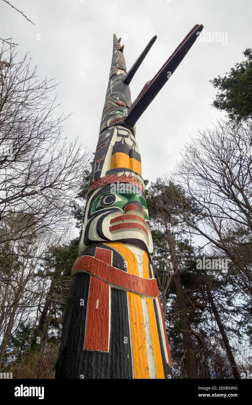 Il Beacon Hill Park Story Pole (Beacon Hill Park Totem Pole), un tempo il totem più alto del mondo a Victoria, British Columbia, Canada. Foto Stock