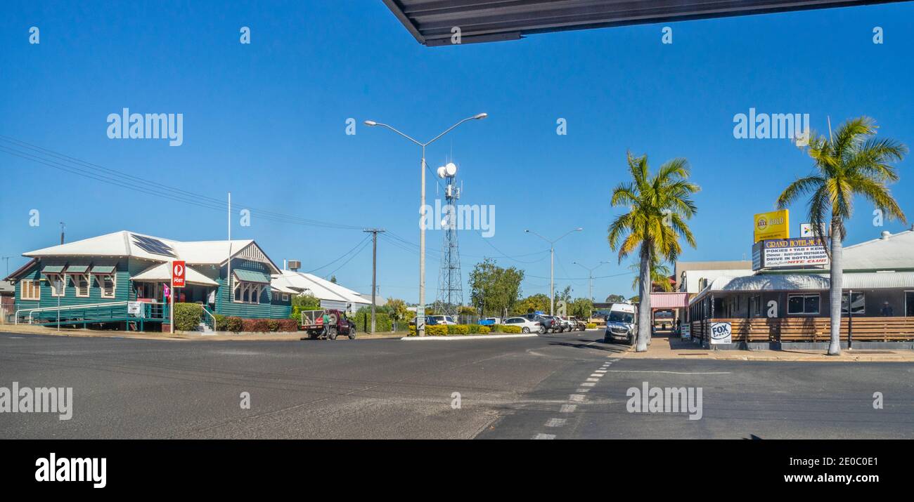 Capella Street con Ufficio postale e Grand Hotel-Motel, Clermont nella regione Isaac del Queensland, Australia Foto Stock