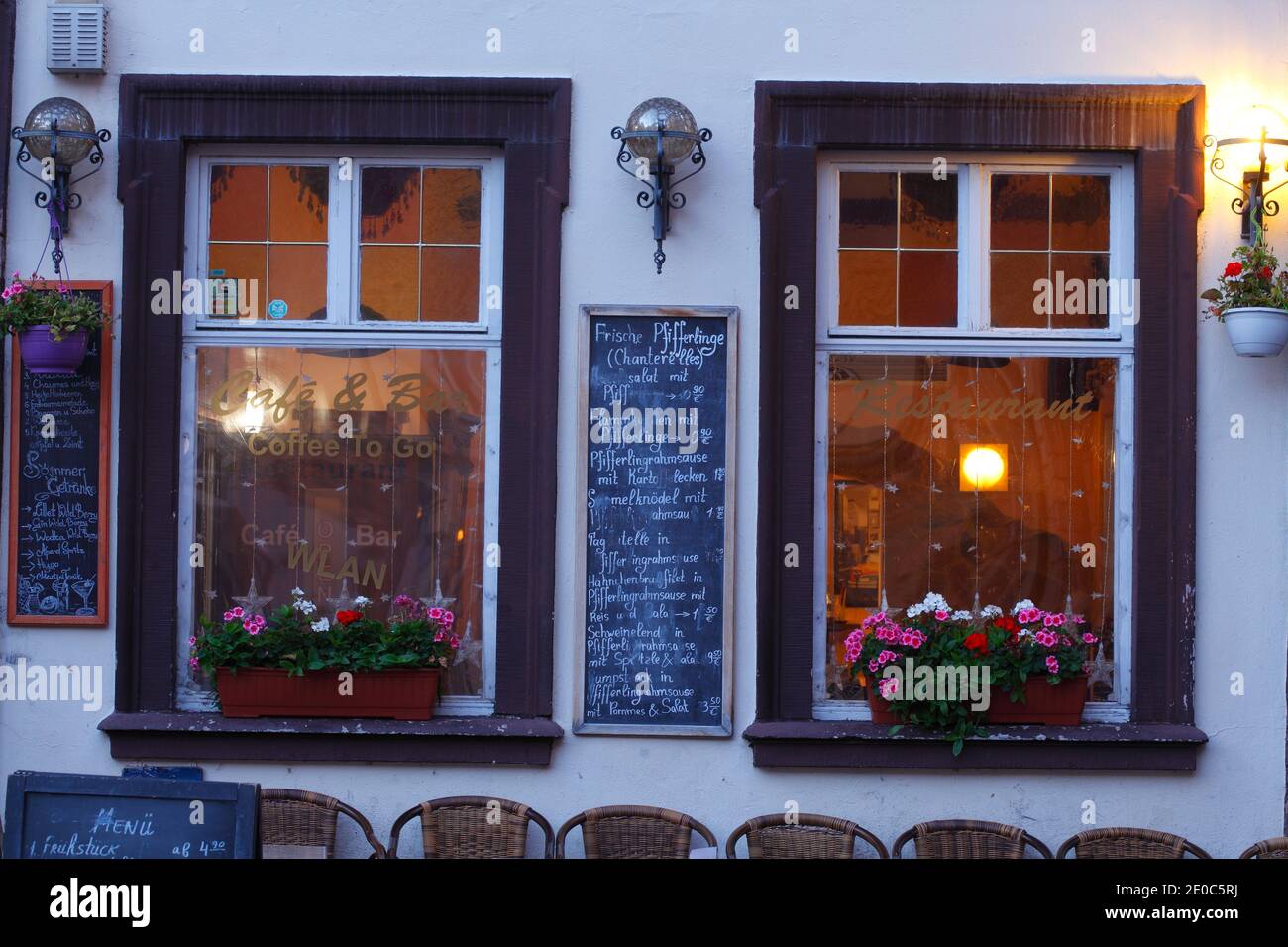Finestra di un pub nella città vecchia, Heidelberg, Baden-Württemberg, Germania, Europa Foto Stock