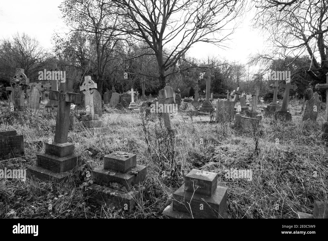 Cimitero in bianco e nero Foto Stock