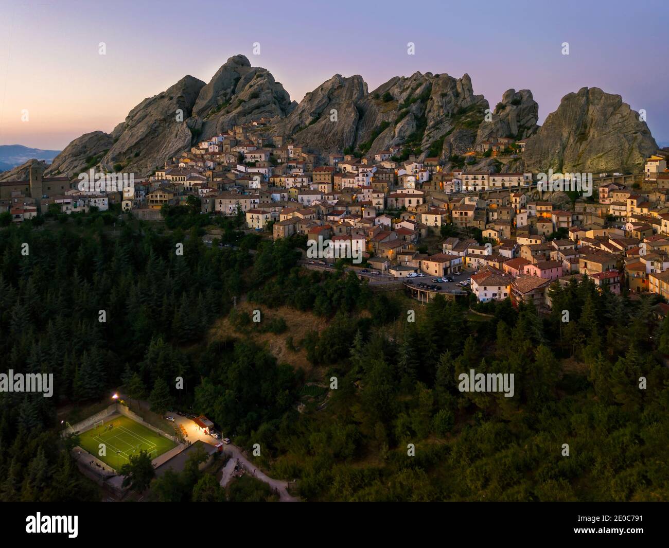Europa Italia meridionale Pietrapertosa. Villaggio. piccole dolomiti. Dragon denti rocce Foto Stock
