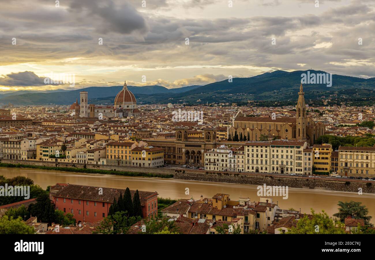Europa, Italia, Firenze, Toscana. Paesaggio cittadino di Floerence con cupola. Splendida città mediterrana in toscana, Italia. Foto Stock