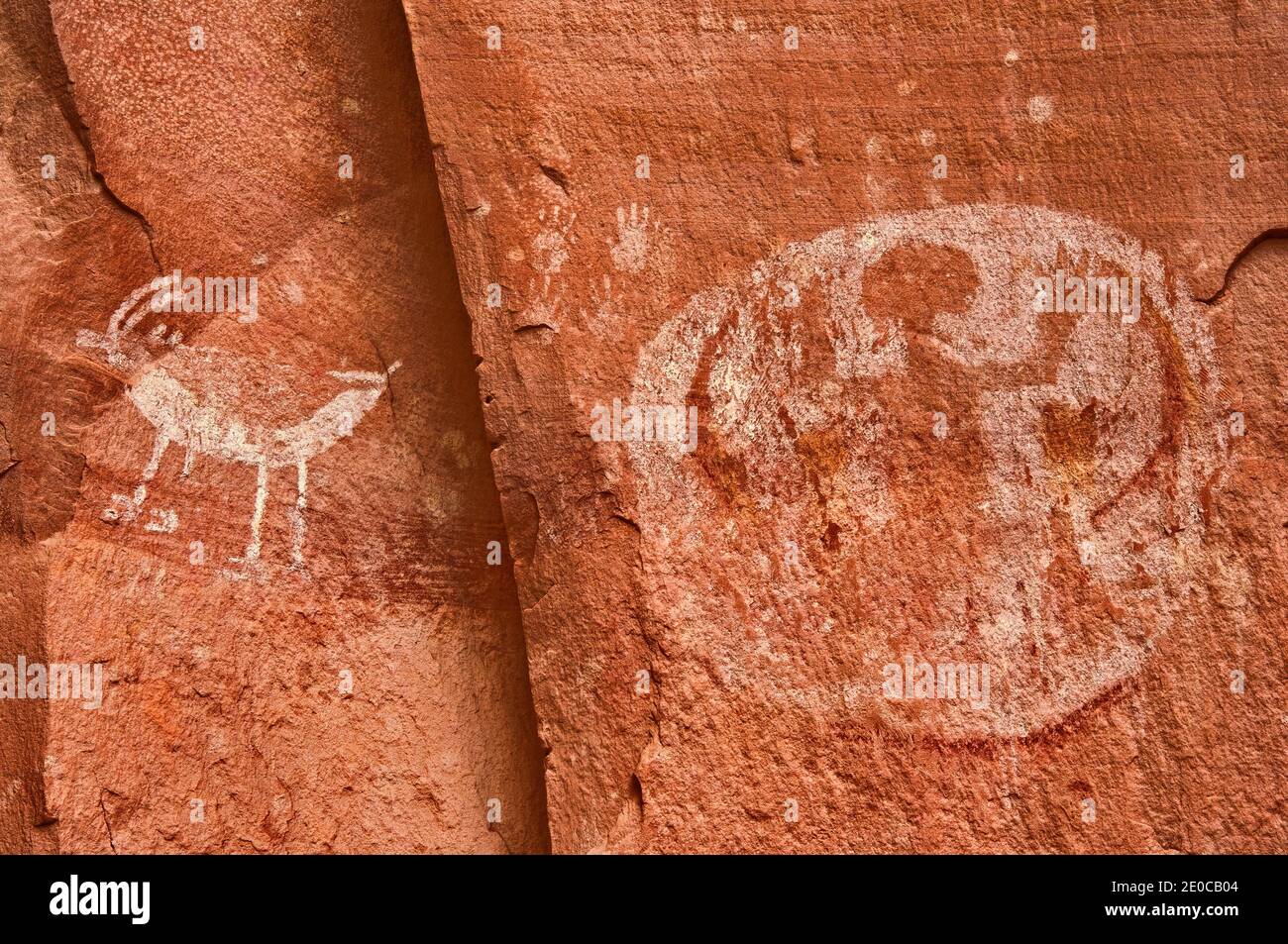 Petroglifi Betatakin in rovina in Tsegi Canyon, Navajo National Monument, Shonto altopiano, Arizona, Stati Uniti d'America Foto Stock