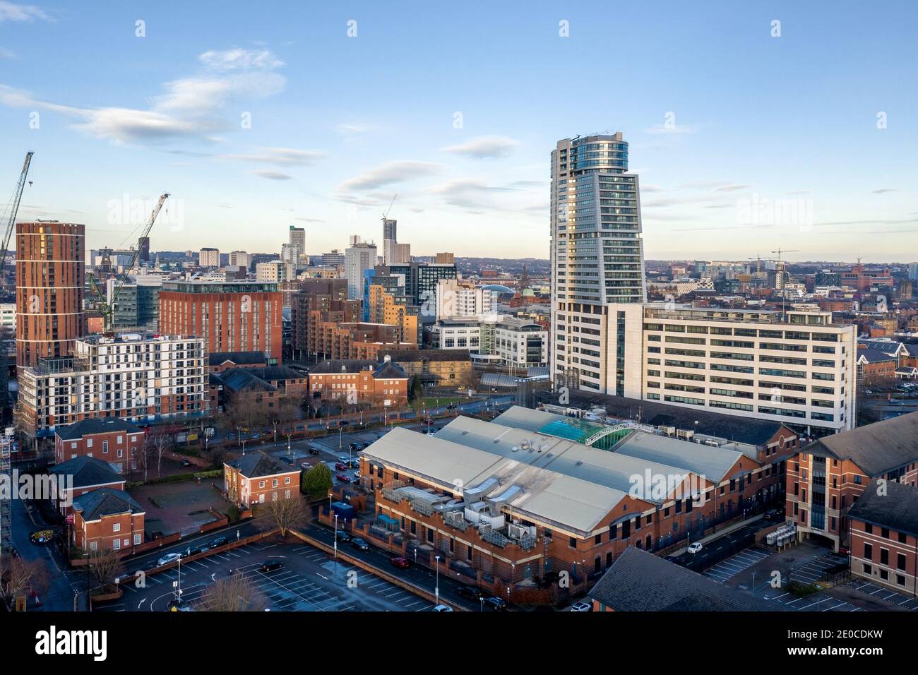 Centro di Leeds e Bridge Water Place. Vista aerea su Leeds, inclusi hotel, uffici e stazione ferroviaria Foto Stock