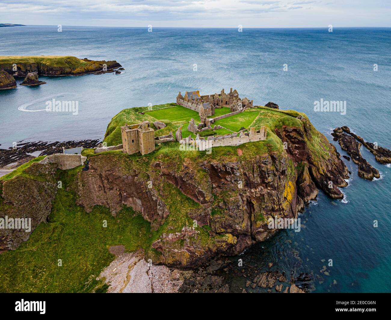 Aereo di Dunnottar Castle, Stonehaven, Aberdeenshire, Scozia, Regno Unito, Europa Foto Stock