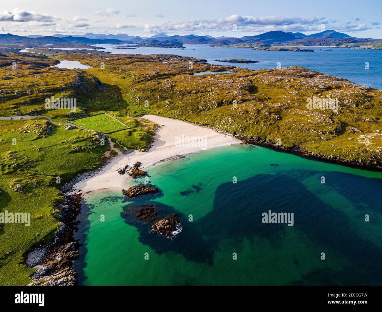 Aereo di sabbia bianca e acque turchesi a Bosta Beach, Isola di Lewis, Ebridi esterne, Scozia, Regno Unito, Europa Foto Stock