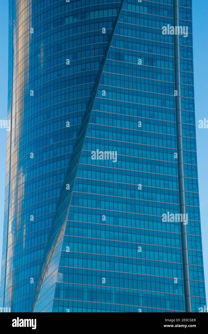 Facciata della Torre Espacio, vista ravvicinata. CTBA, Madrid, Spagna. Foto Stock