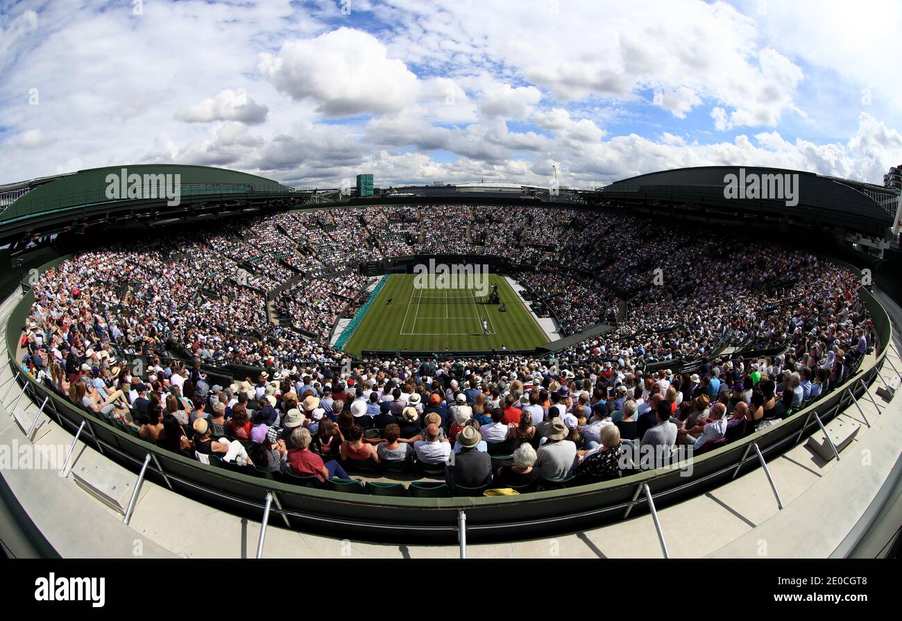 File foto datata 03-07-2017 di una visione generale di Court One come Rafael Nadal gioca John Millman il giorno uno dei Campionati di Wimbledon presso l'All England Lawn Tennis and Croquet Club, Wimbledon. Foto Stock