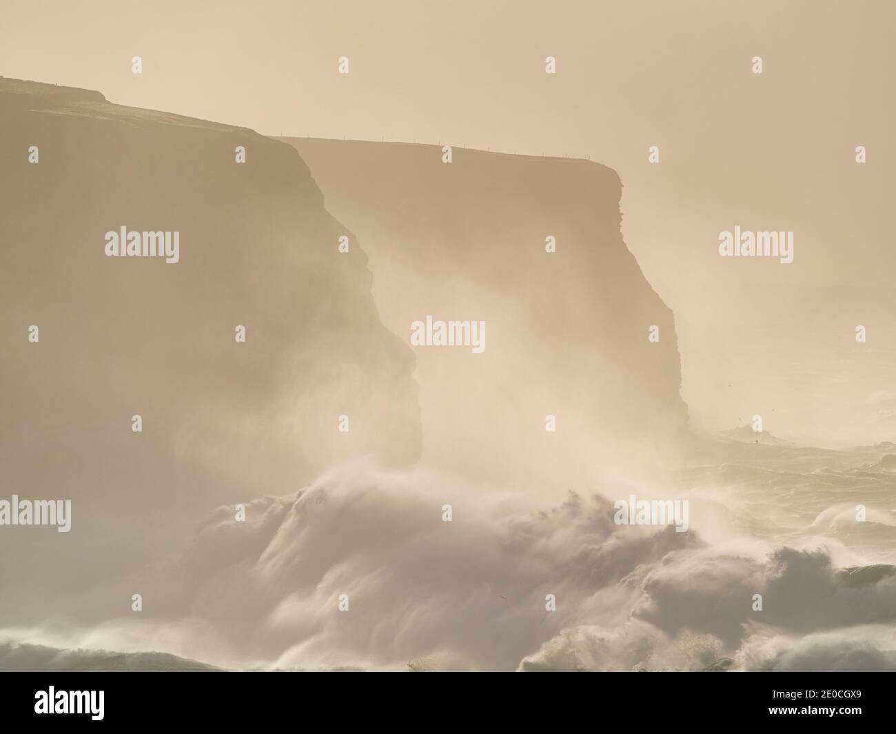 Storm Surge, Loop Head, County Clare, Munster, Repubblica d'Irlanda, Europa Foto Stock