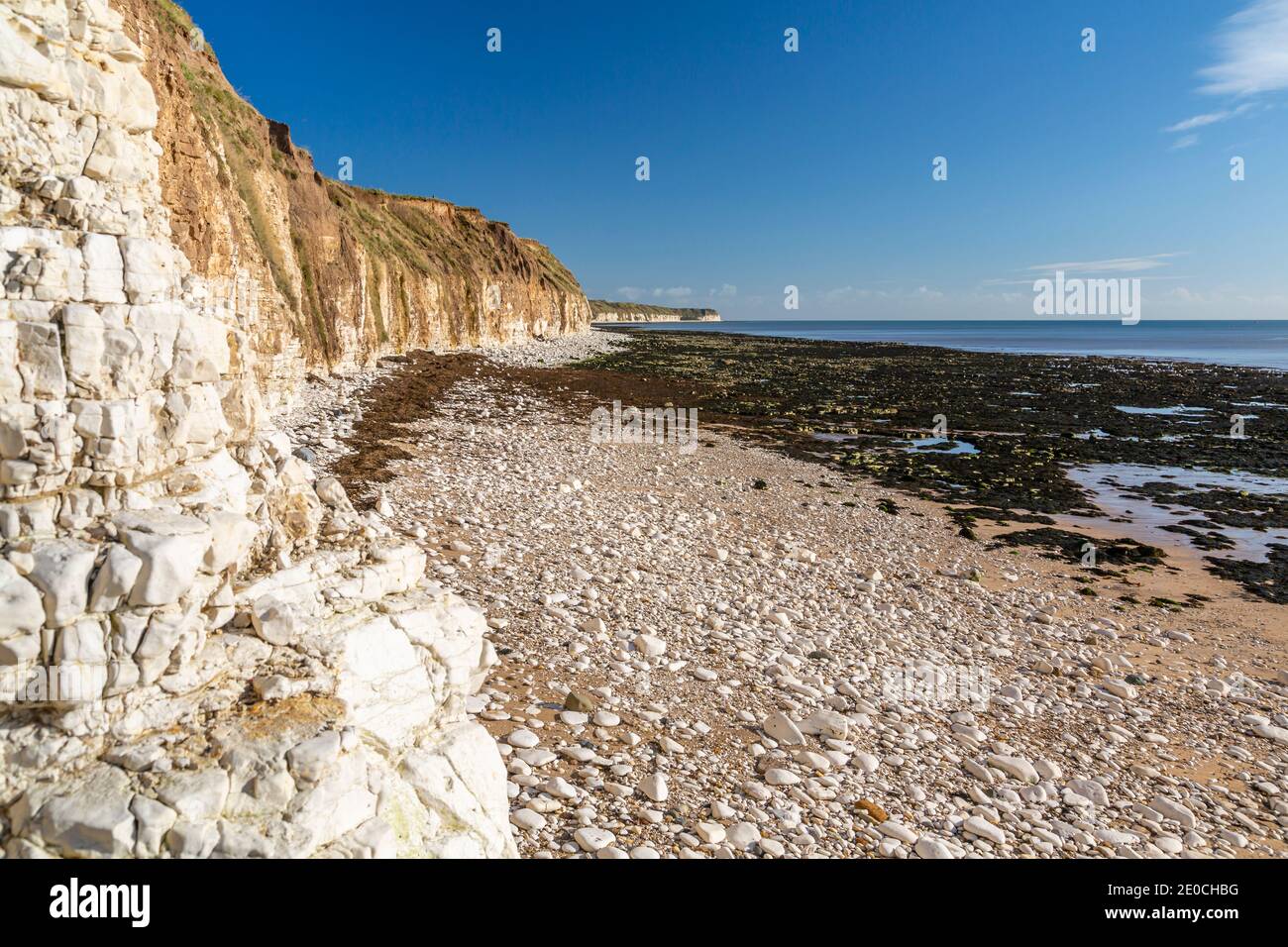 Vista di Flamborough Head dalla costa di North Beach, Bridlington, North Yorkshire, Inghilterra, Regno Unito, Europa Foto Stock