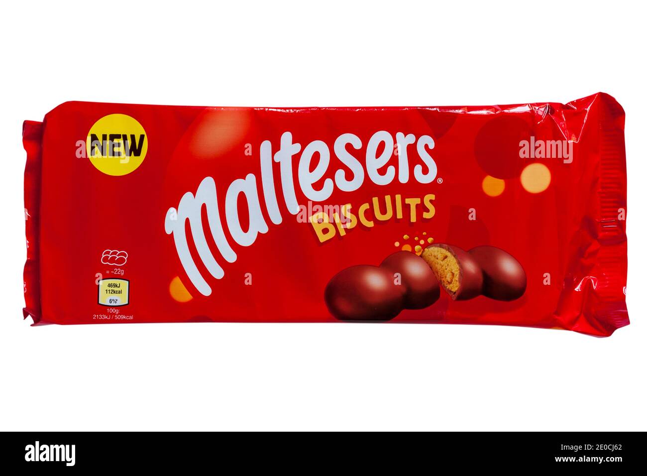 Pacchetto di nuovi biscotti Maltesers isolati su sfondo bianco - biscotti contenenti pezzi croccanti a nido d'ape ricoperti di cioccolato al latte Foto Stock