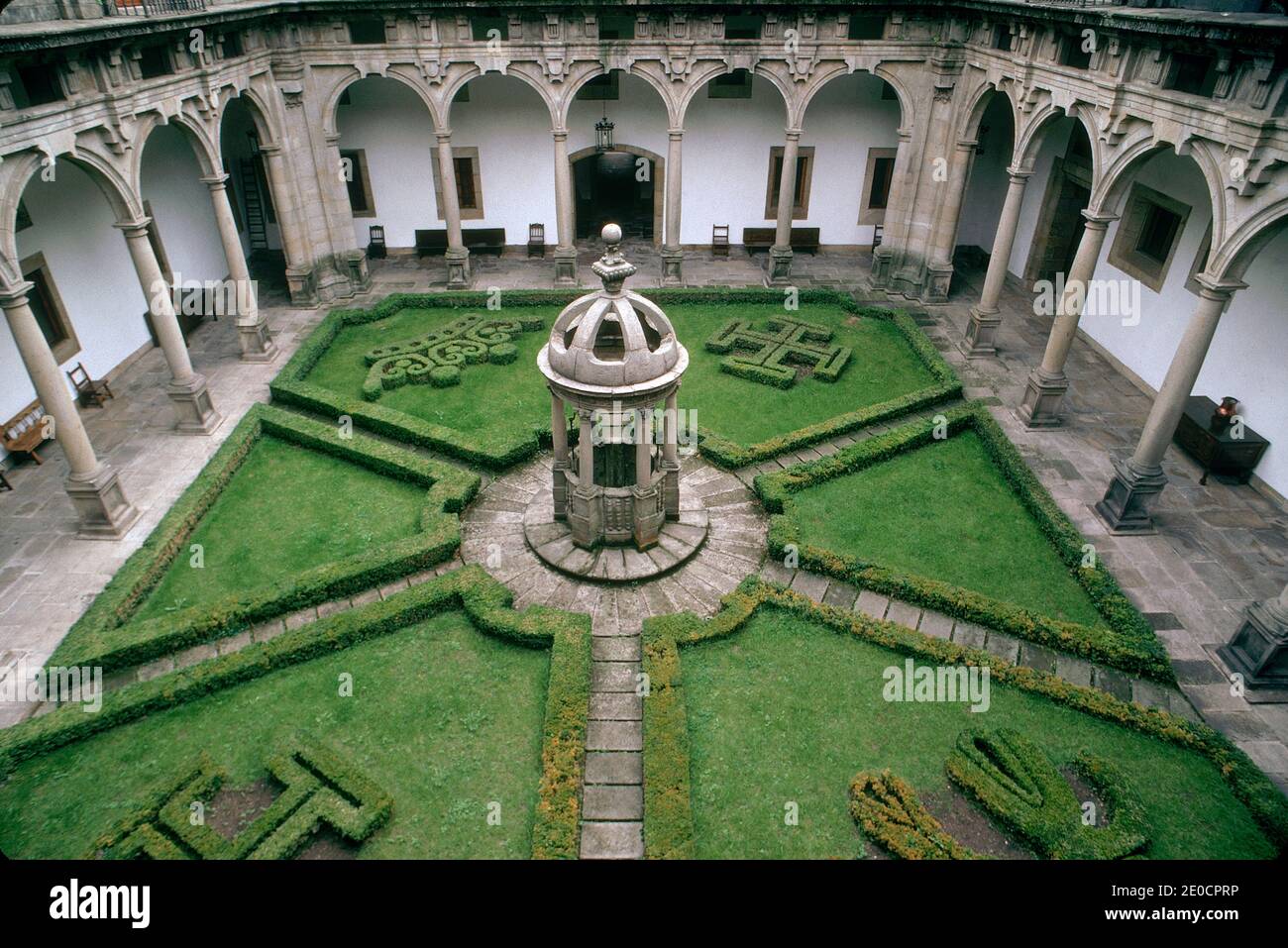 Spagna/Santiago de Compostela/ Giardino progettato al Parador Reyes Catolicos Hotel di lusso a Santiago de Compostela. Foto Stock