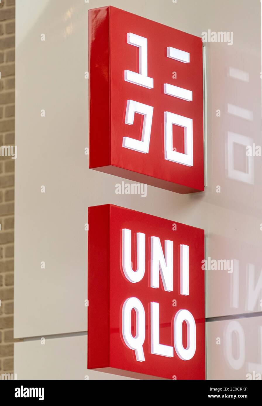 Cartello del negozio Uniqlo o uni Qlo a Yorkdale Mall, Toronto, Canada Foto Stock
