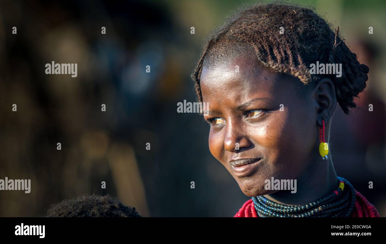 Dassanetch ragazze, Omovlass, Etiopia Foto Stock