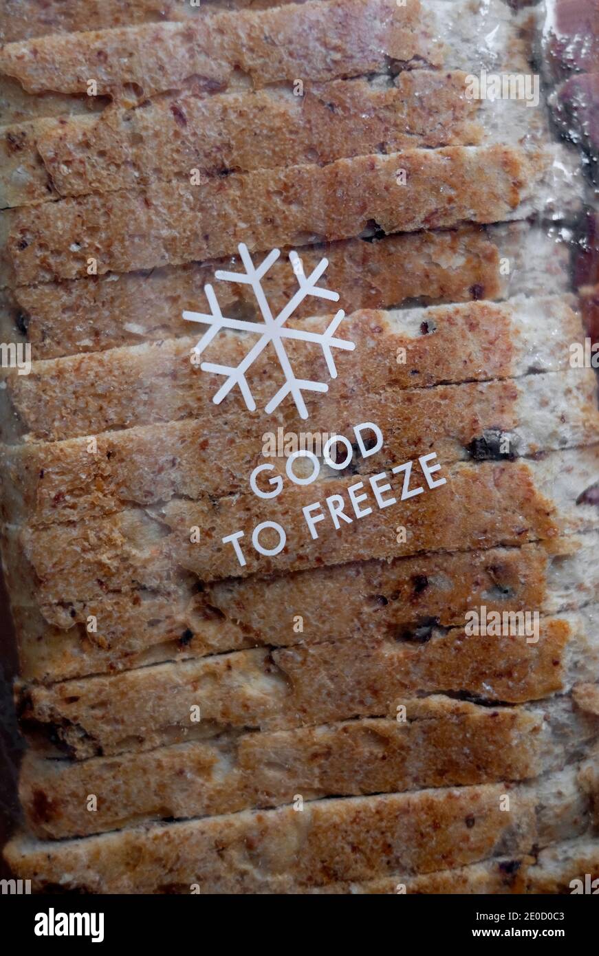 buon da congelare motivo su sacchetto di pane di granaio affettato Foto Stock