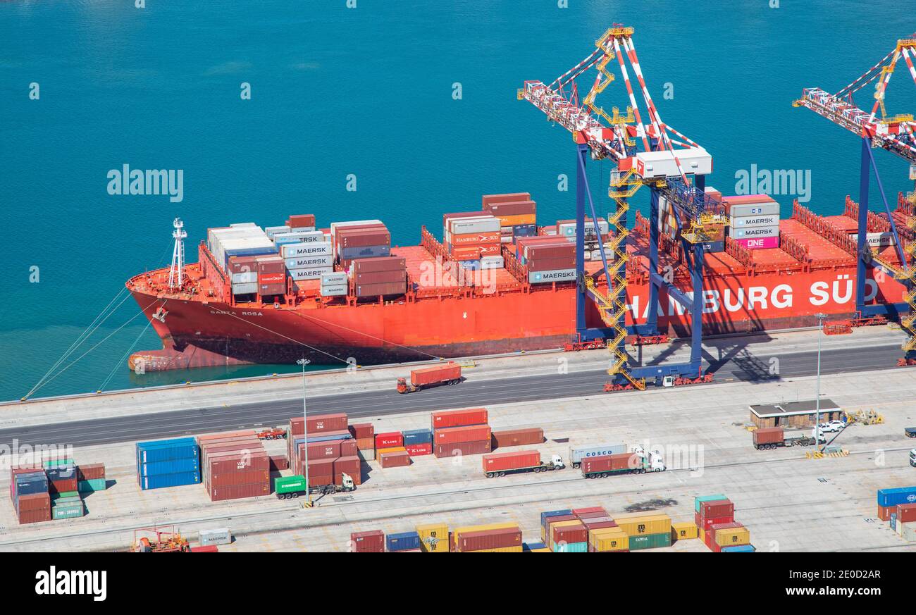 Città del Capo, Capo Occidentale, Sudafrica - 12.22.2020: Foto aerea di un container al terminal dei container Foto Stock