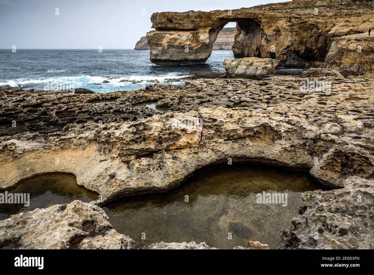 Arco naturale della finestra azzurra, Baia di Dwerja, Isola di Gozo, Malta Foto Stock