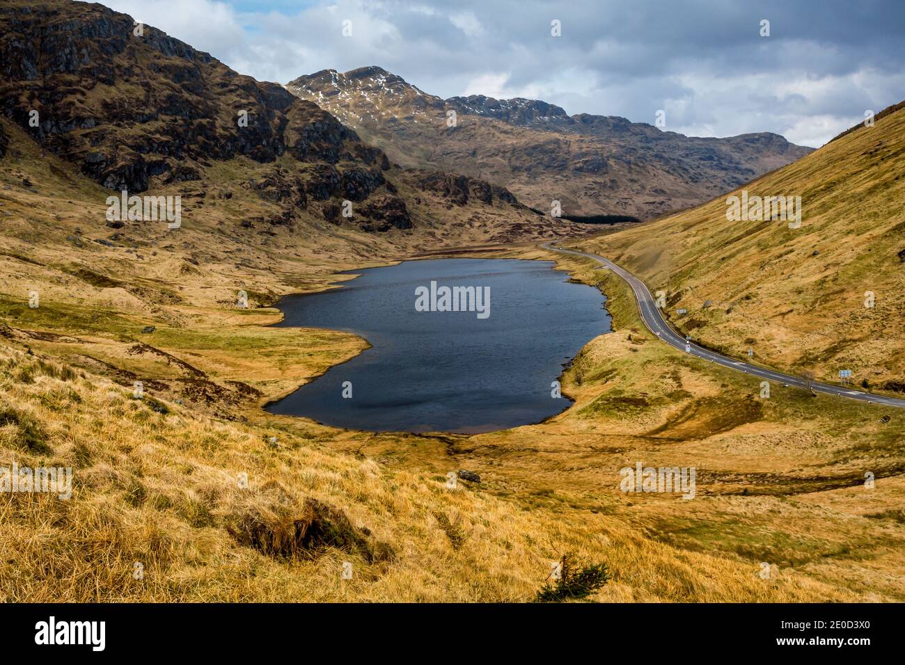 Vista su Loch Restil, Argyll e Bute, Highlands della Scozia Foto Stock