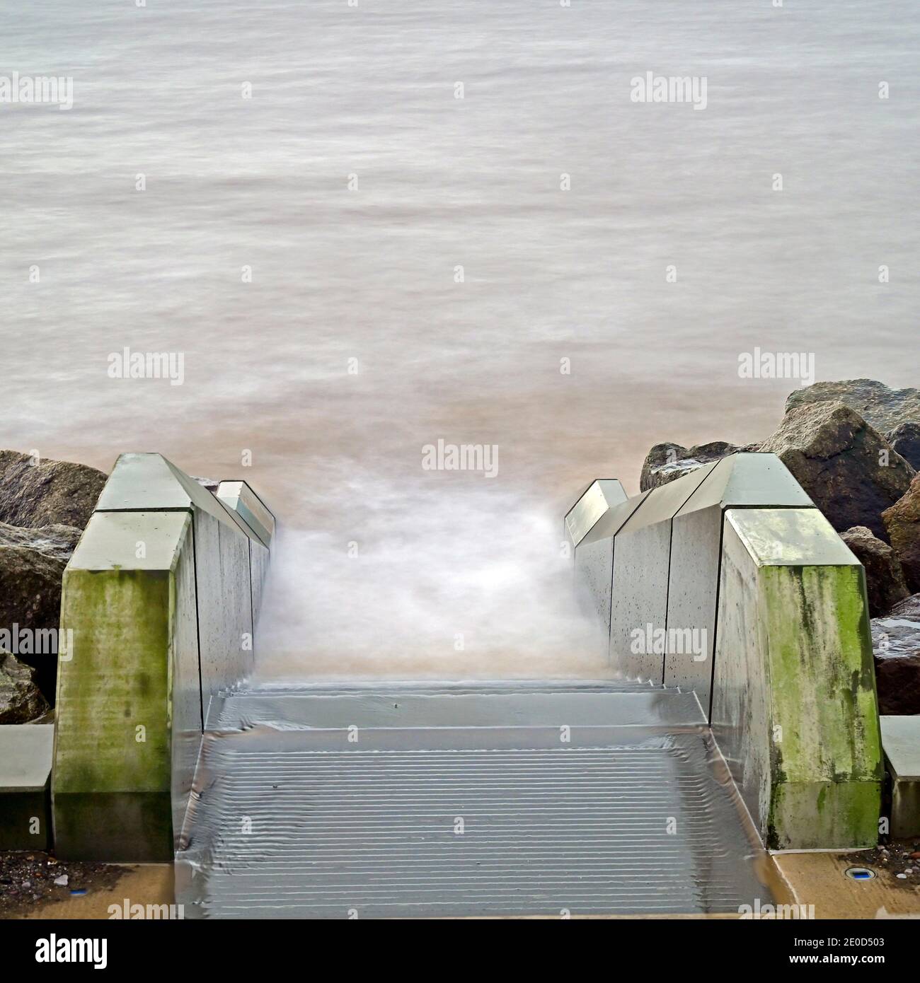 Alta marea sulla costa del Lancashire Foto Stock