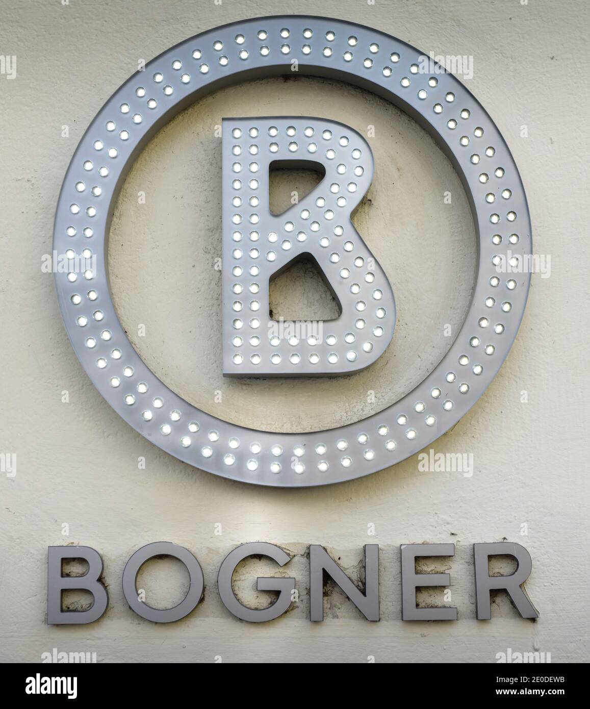 Il logo, Bogner, Max-Joseph-Platz, Monaco di Baviera, Deutschland Foto Stock