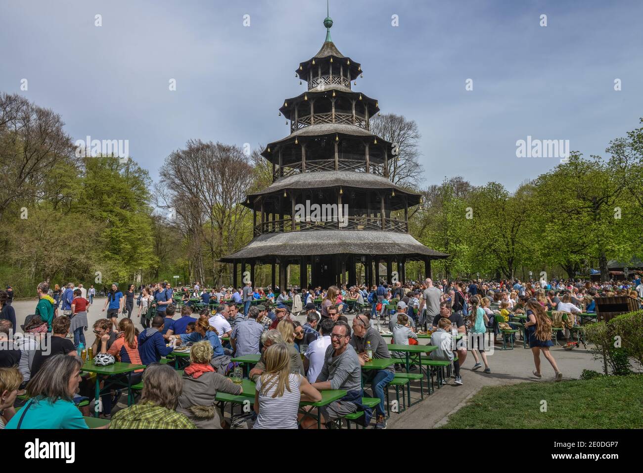 Biergarten, Chinesischer Turm, Englischer Garten Monaco di Baviera, Deutschland Foto Stock