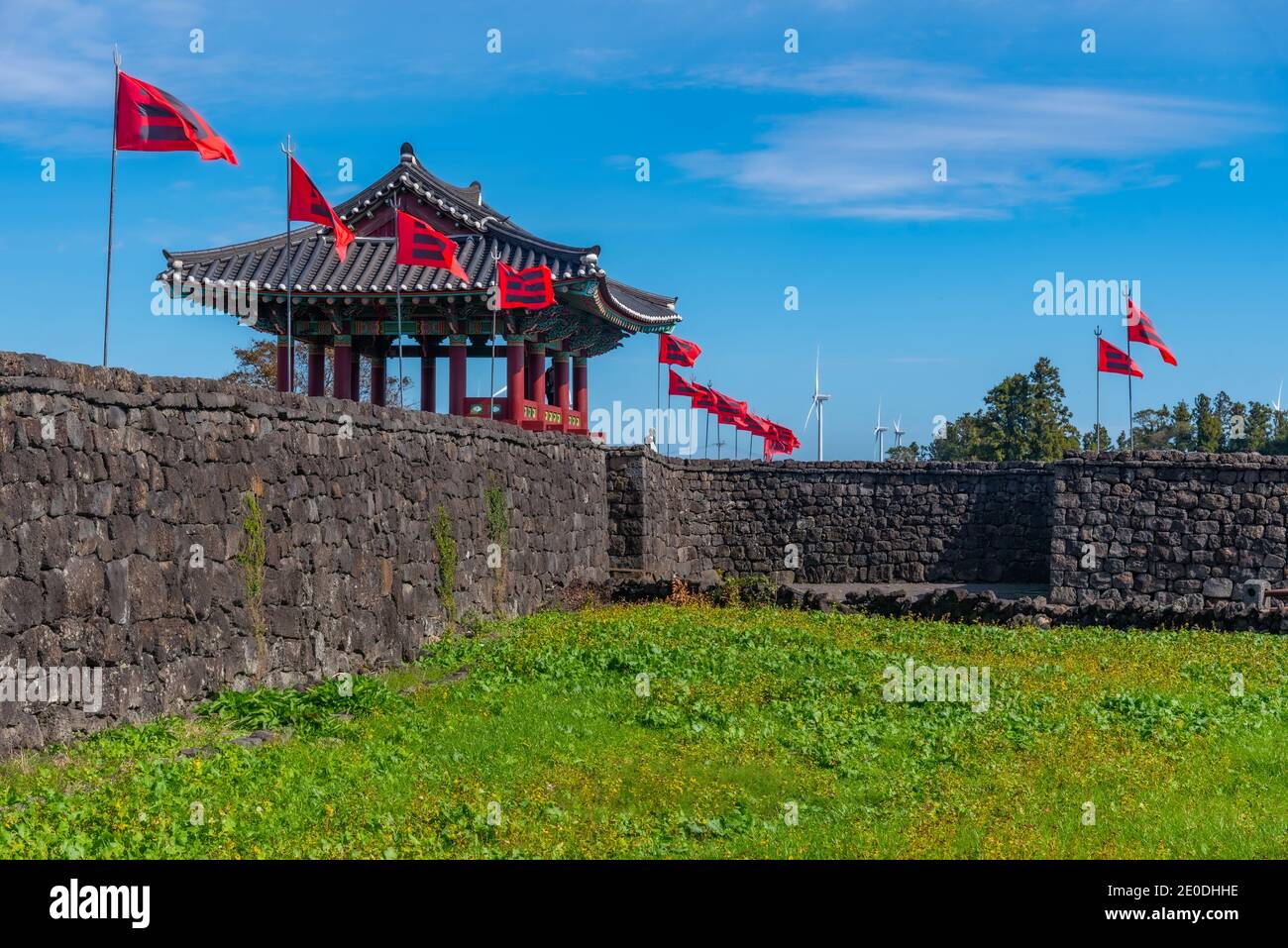 Porta al villaggio folk di Seongeup sull'isola di Jeju, Repubblica di Corea Foto Stock