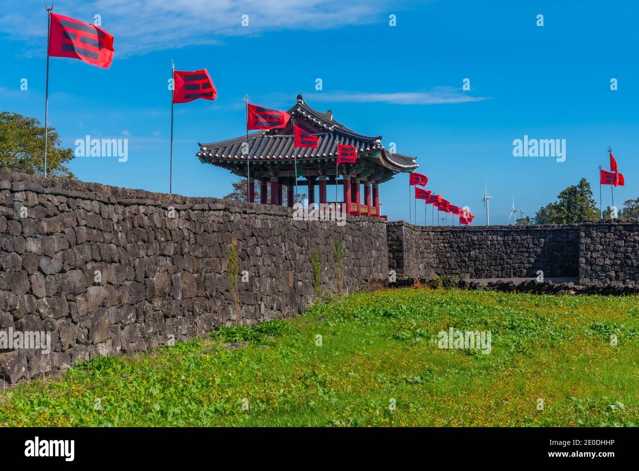 Porta al villaggio folk di Seongeup sull'isola di Jeju, Repubblica di Corea Foto Stock