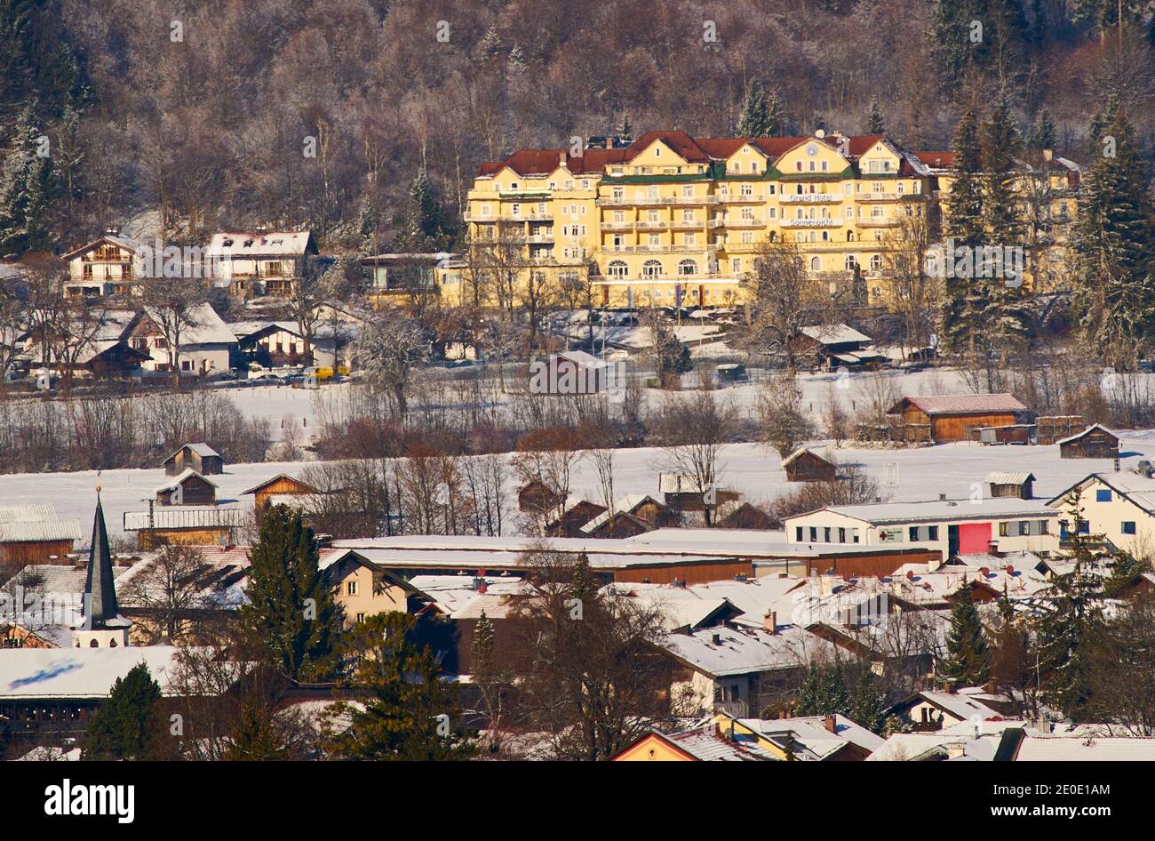 Grand Hotel Sonnenbichl di lusso a Garmisch-Partenkirchen, residenza a tempo parziale del Re di Thailandia Maha Vajiralongkorn a Garmisch-Partenkirchen, Baviera, Germania, 31 dicembre 2020. © Peter Schatz / Alamy Live News Foto Stock