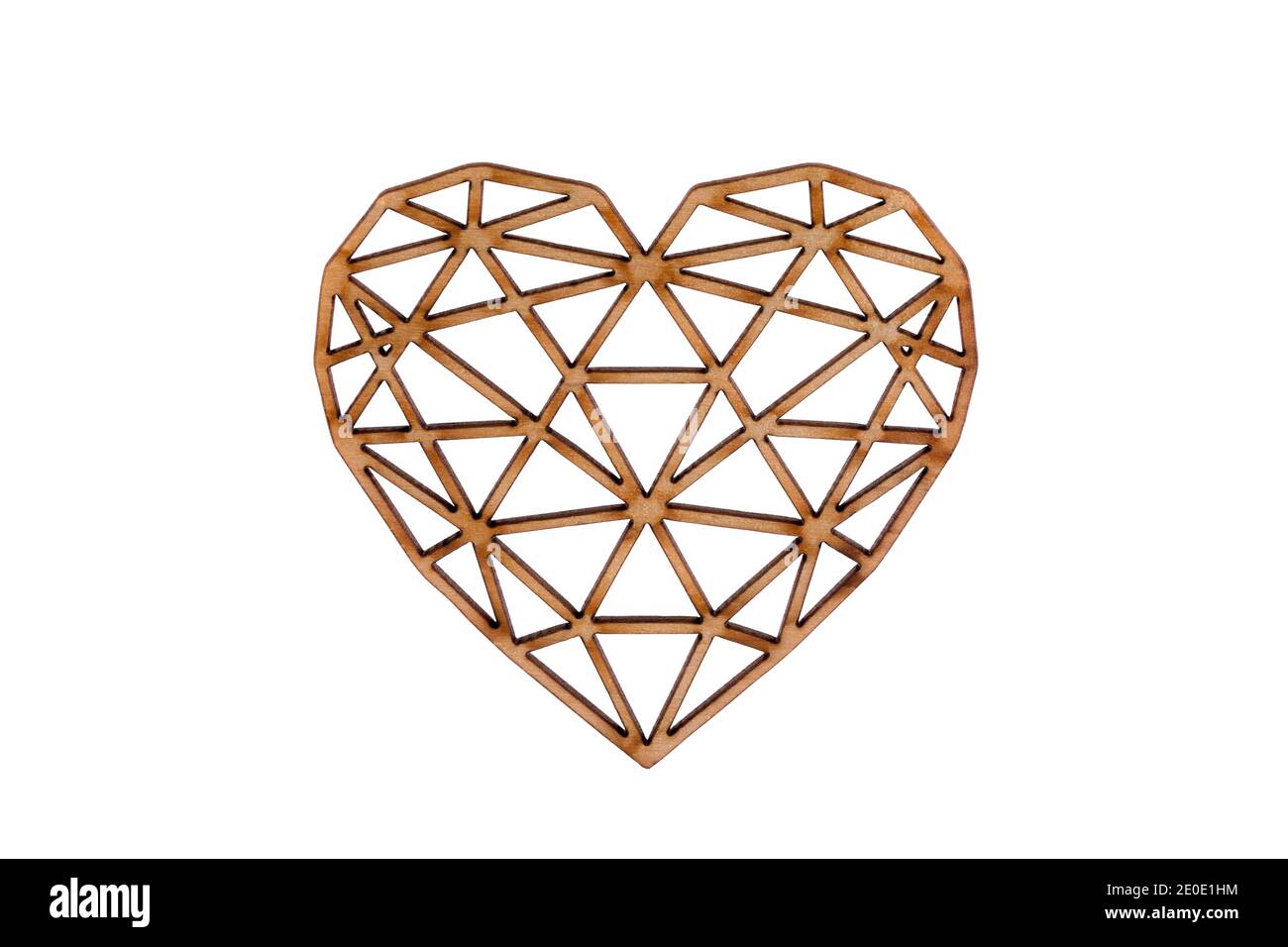 Cuore di legno aperto isolato su sfondo bianco con tracciato di ritaglio Foto Stock