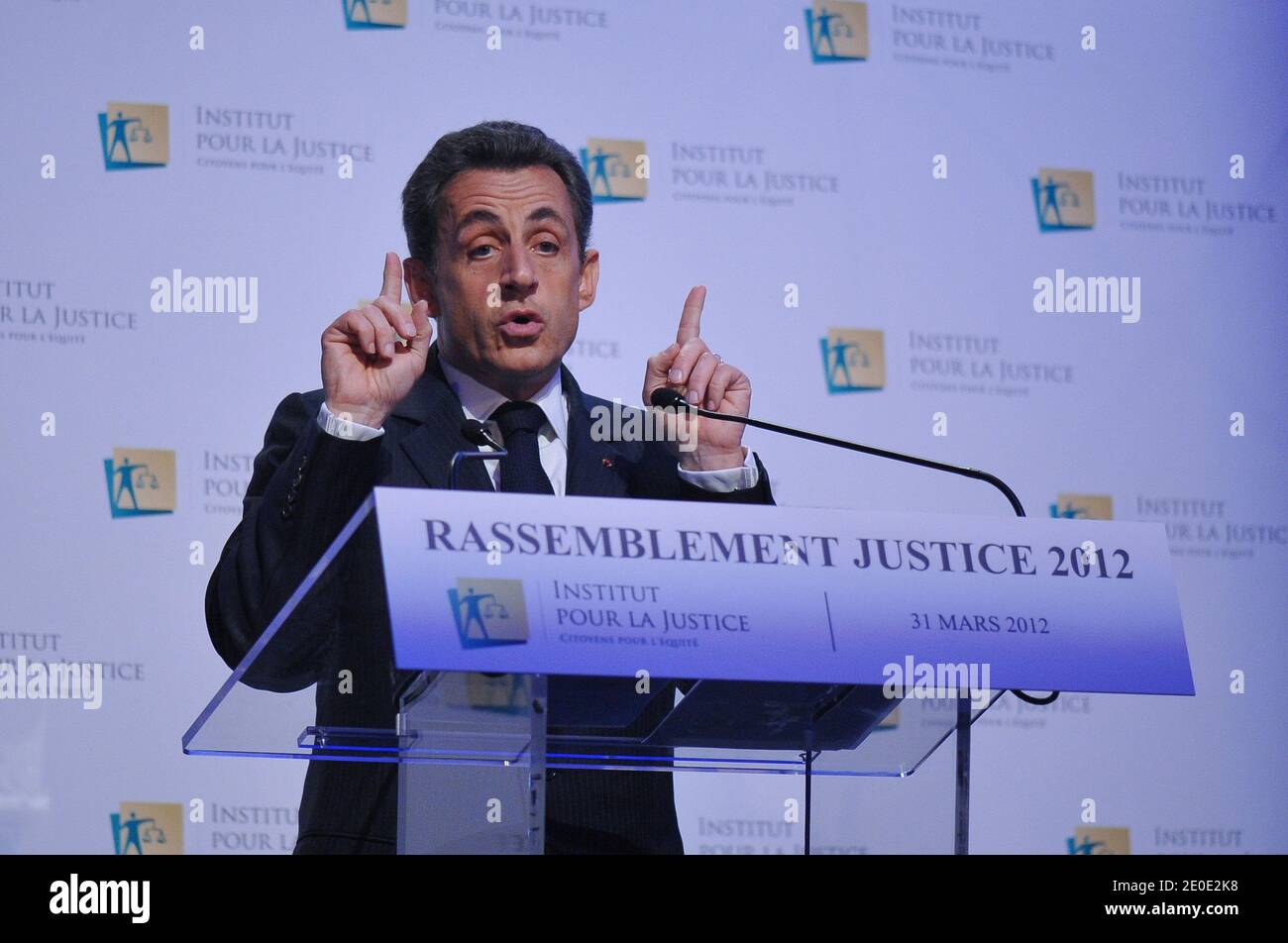 Presidente in carica della Francia e candidato del partito dell'Unione per un movimento popolare (UMP) per le elezioni presidenziali francesi del 2012 Nicolas Sarkozy ha tenuto il suo discorso durante un seminario dell'associazione 'Institut pour la Justice' (Istituto di Giustizia) alla Maison de la Chimie, a Parigi, Francia, il 31 marzo 2012. Foto di Christophe Guibbaud/ABACAPRESS.COM Foto Stock