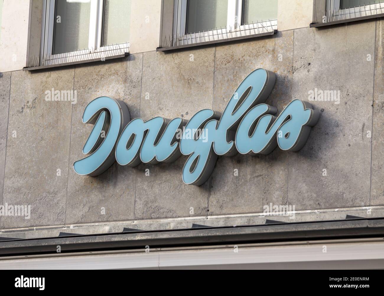 Nurnberg, Germania, 3 ottobre 2018: Douglas è una catena internazionale di  profumerie con sede a Dusseldorf, Germania Foto stock - Alamy