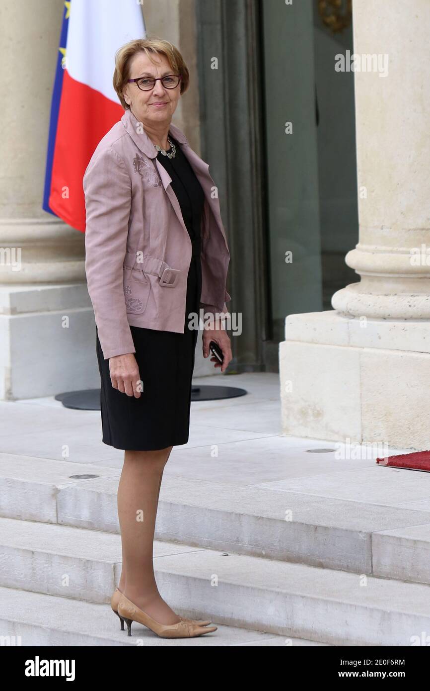 Riforma dello Stato francese, decentramento e amministrazione pubblica il Ministro Marylise Lebranchu arriva per la prima riunione settimanale del governo del presidente francese Francois Hollande del Palazzo Elysee. Foto di Stephane Lemouton/ABACAPRESS.COM. Foto Stock