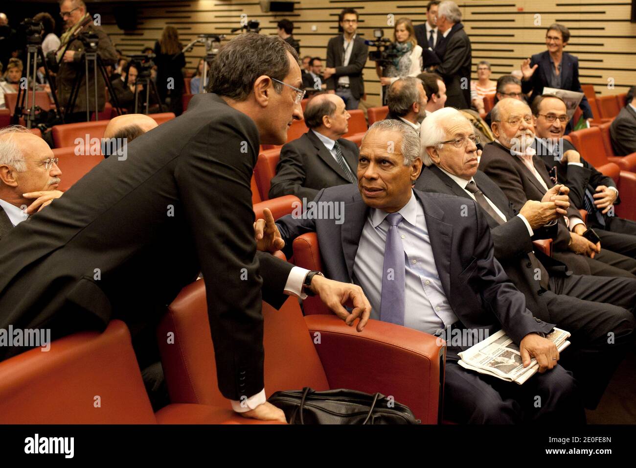 Il Ministro francese delle città, Francois Lamy, ha incontrato il Ministro francese per i territori d'oltremare Victorin Lurel durante un incontro del Partito socialista francese PS all'Assemblea nazionale, a Parigi, Francia, il 22 maggio 2012. Foto di Stephane Lemouton/ABACAPRESS.COM. Foto Stock