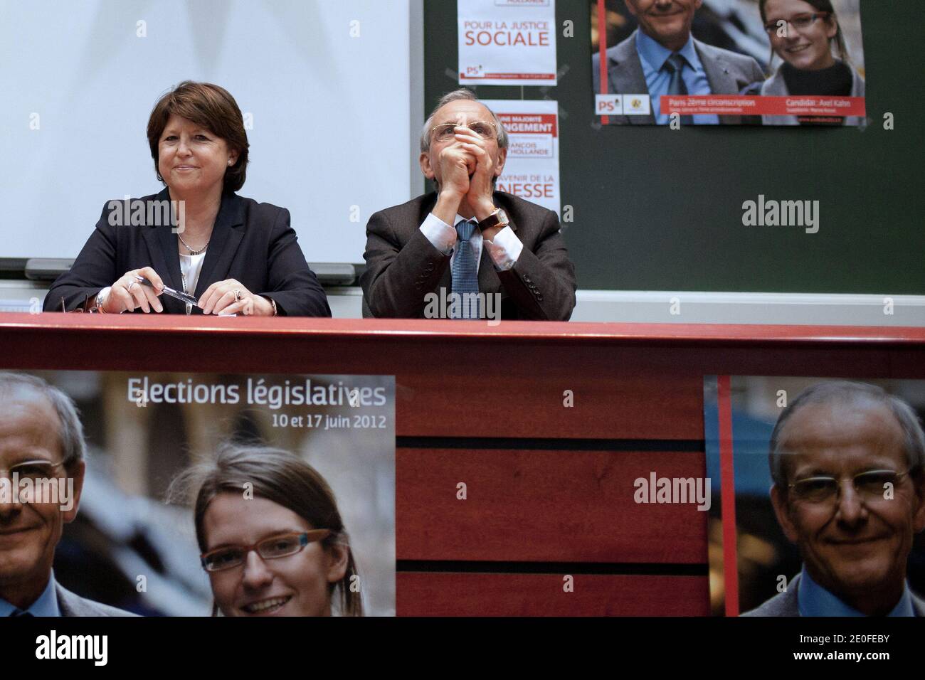 Primo Segretario del Partito Socialista Francese (PS) Martine Aubry e candidato al secondo distretto di Parigi alle elezioni legislative, Axel Kahn partecipa ad una riunione pubblica a Parigi, in Francia, il 22 maggio 2012. Foto di Stephane Lemouton/ABACAPRESS.COM. Foto Stock