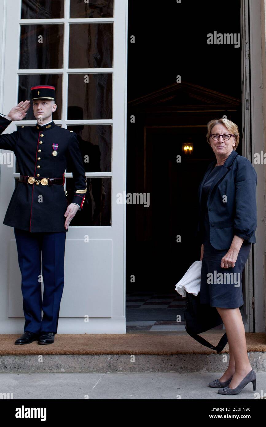 Riforma dello Stato francese, decentramento e amministrazione pubblica il 29 maggio 2012, il Ministro francese Marylise Lebranchu giunge per un incontro con il primo Ministro francese Jean-Marc Ayrault all'Hotel Matignon, a Parigi. Foto di Stephane Lemouton/ABACAPRESS.COM. Foto Stock