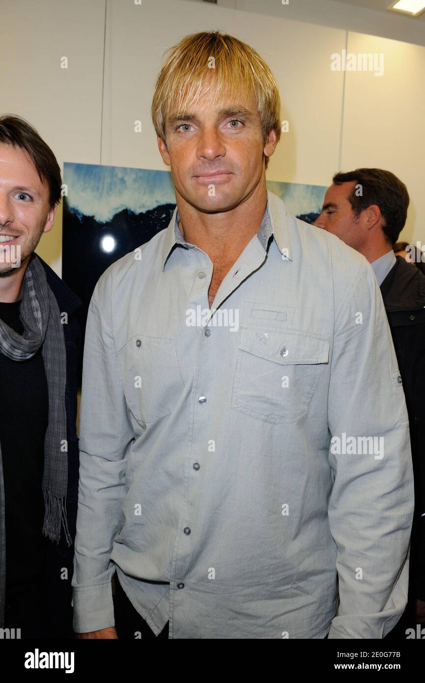 Laird Hamilton partecipa all'esposizione fotografica Sylvain Cazenave 'l'art d'etre un waterman' alla galleria Polka di Parigi, Francia, il 12 giugno 2012. Foto di Alban Wyters/ABACAPRESS.COM Foto Stock