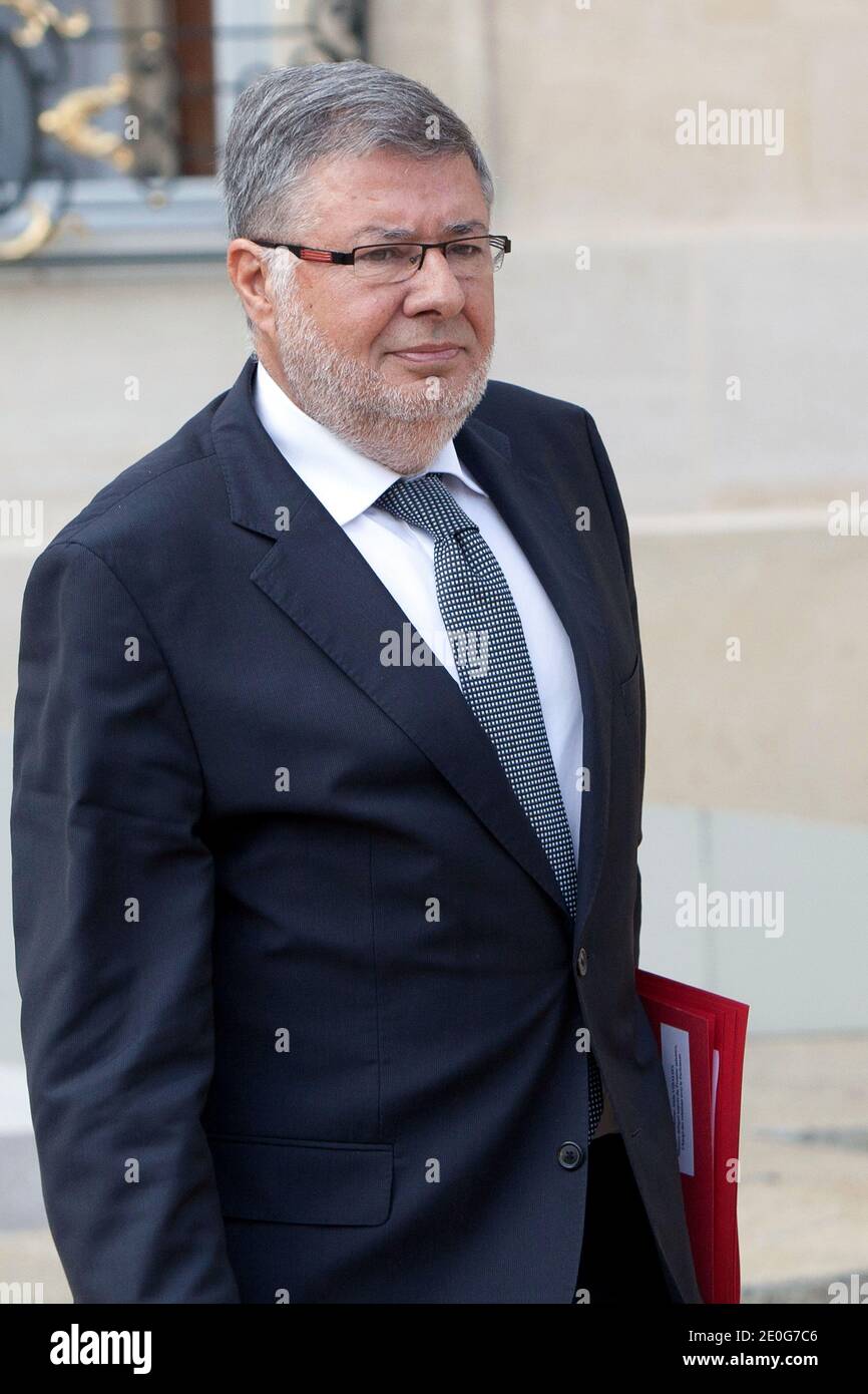 Ministro incaricato delle relazioni con il Parlamento Alain Vidalies lascia il palazzo presidenziale Elysee dopo la riunione settimanale del gabinetto a Parigi, in Francia, il 13 giugno 2012. Foto di Stephane Lemouton/ABACAPRESS.COM. Foto Stock