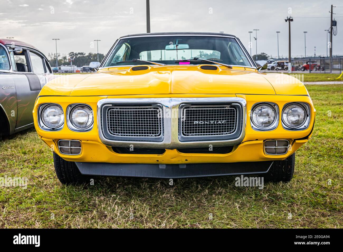 Daytona Beach, FL - 29 novembre 2020: 1969 Pontiac Firebird ad una mostra locale di auto. Foto Stock