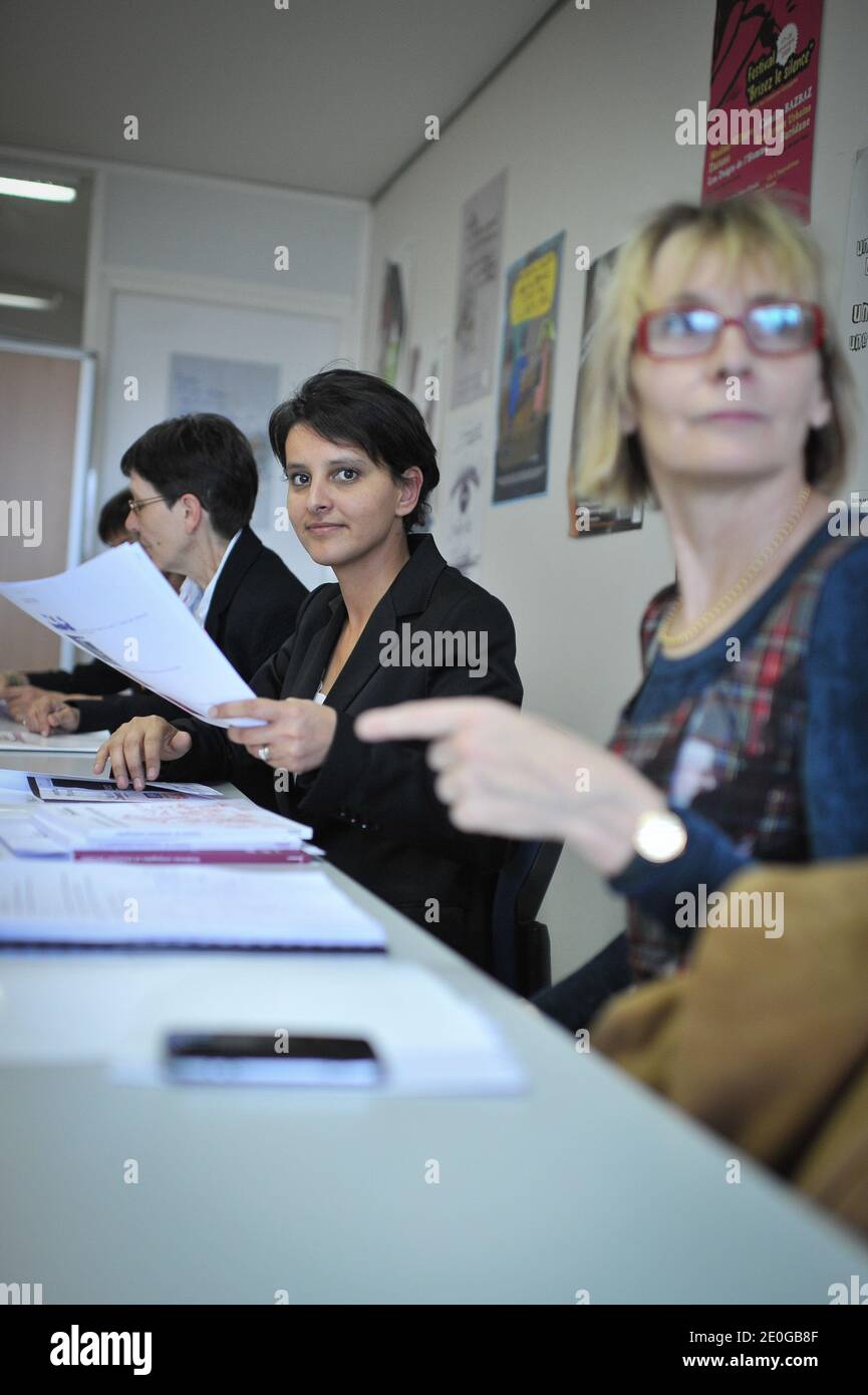 Il Ministro francese per i diritti della donna Najat Vallaud-Belkacem è raffigurato durante una visita alla Federazione nazionale per la solidarietà femminile a Parigi, in Francia, il 18 giugno 2012. Foto di Christophe Guibbaud/ABACAPRESS.COM Foto Stock