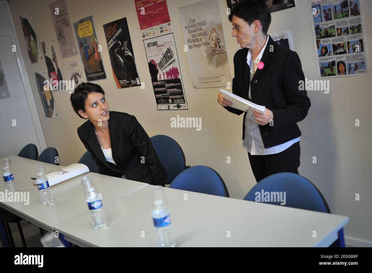 Il Ministro francese per i diritti della donna Najat Vallaud-Belkacem è raffigurato durante una visita alla Federazione nazionale per la solidarietà femminile a Parigi, in Francia, il 18 giugno 2012. Foto di Christophe Guibbaud/ABACAPRESS.COM Foto Stock