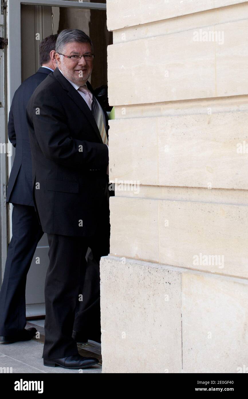 Il Ministro francese responsabile delle relazioni con il Parlamento Alain Vidalies arriva all'Hotel Matignon per un semirario governativo per preparare il bilancio 2013, a Parigi, in Francia, il 25 giugno 2012. Foto di Stephane Lemouton/ABACAPRESS.COM. Foto Stock