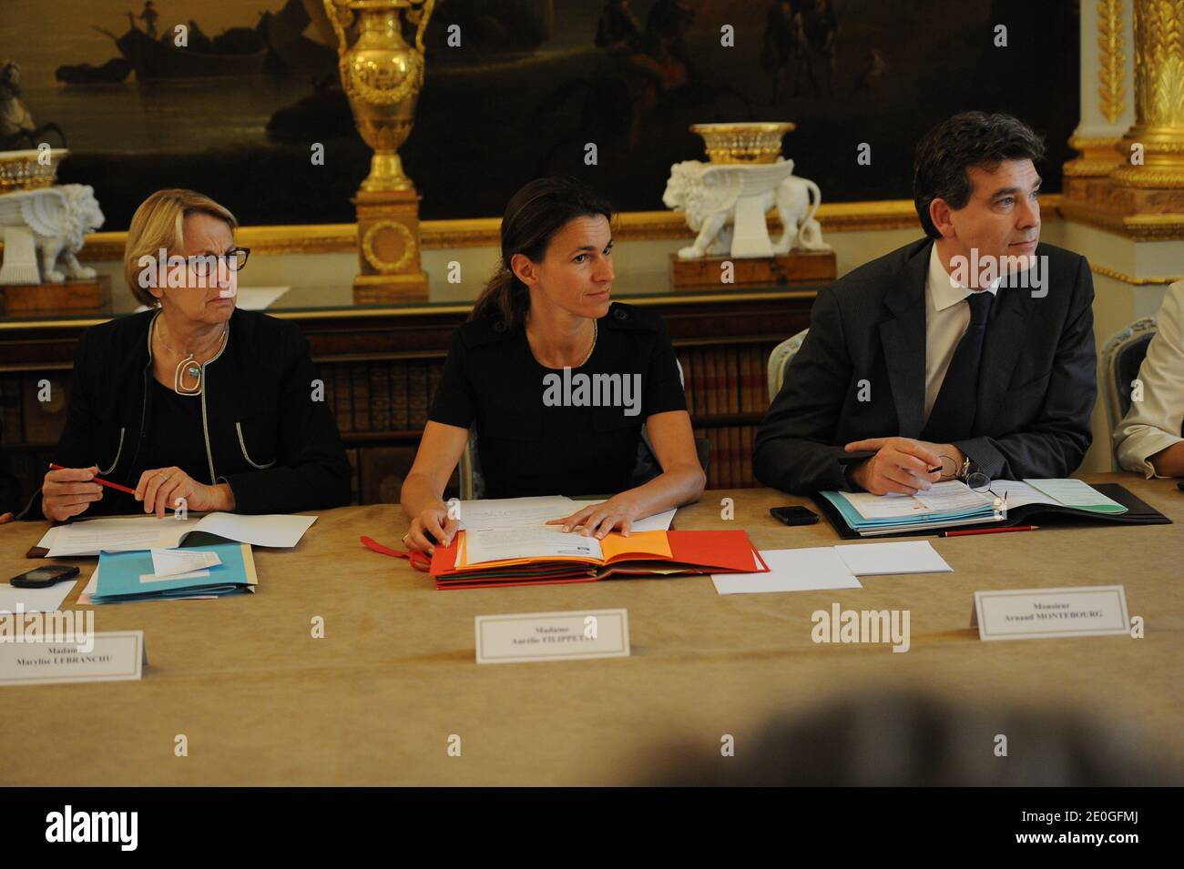 Riforma dello Stato francese, decentramento e pubblica amministrazione il Ministro Marylise Lebranchu, il Ministro della Cultura e della comunicazione Aurele Filippetti, il Ministro del recupero industriale Arnaud Montebourg, partecipa alla riunione settimanale del gabinetto del Palazzo Elysee a Parigi, in Francia, il 27 giugno 2012. Foto di Mousse/ABACAPRESS.COM Foto Stock