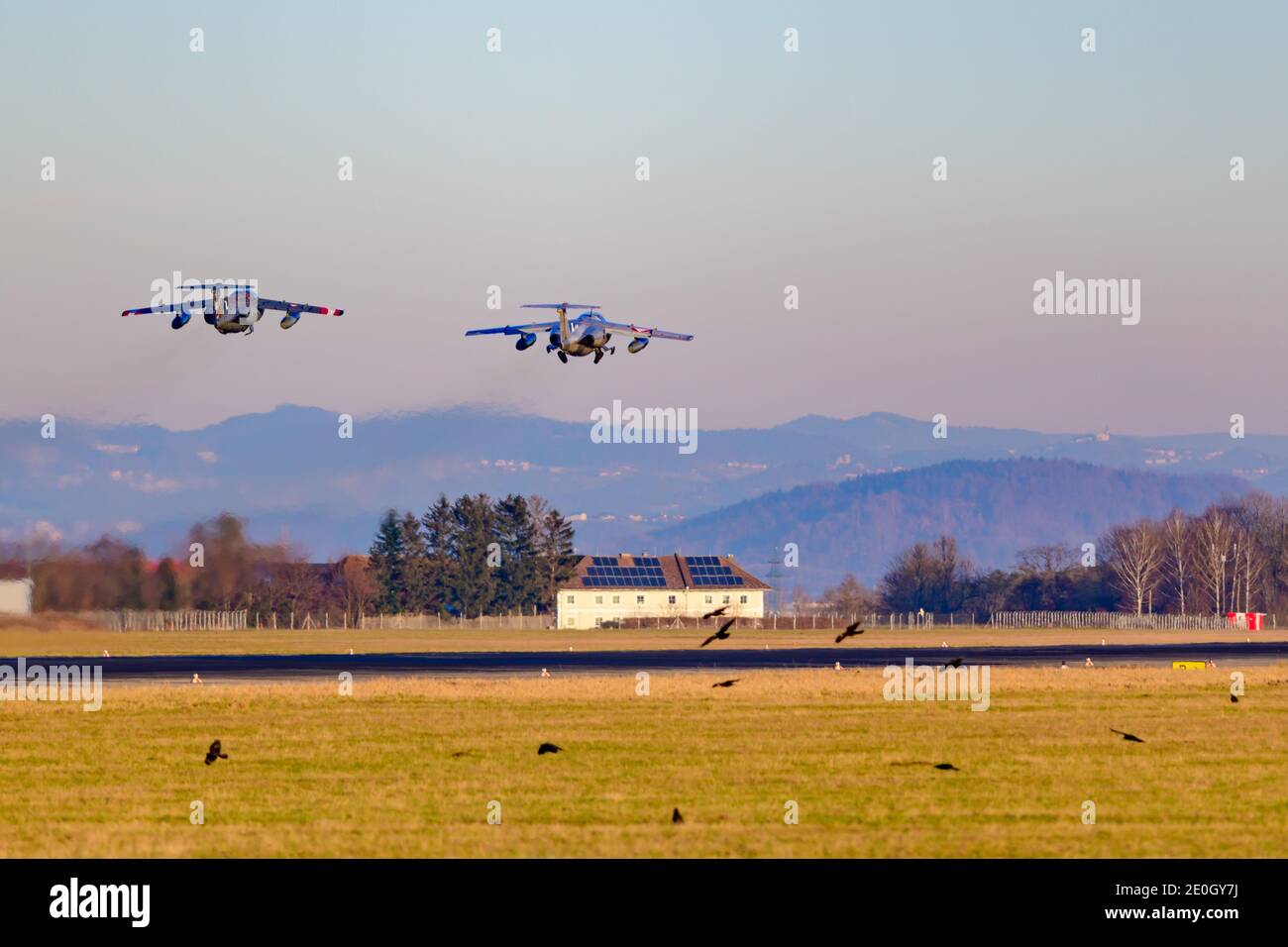 hoersching, austria, 31 dic 2020, ultimo volo dell'esercito saab 105 gestito dalle forze aeree austriache, pensionamento dopo 50 anni di servizio Foto Stock