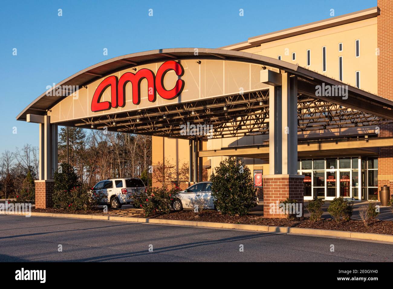AMC Dine-in Webb Gin 11 cinema a Metro Atlanta, GA che opera a capacità ridotta dopo la chiusura temporanea durante la pandemia COVID-19. (STATI UNITI) Foto Stock