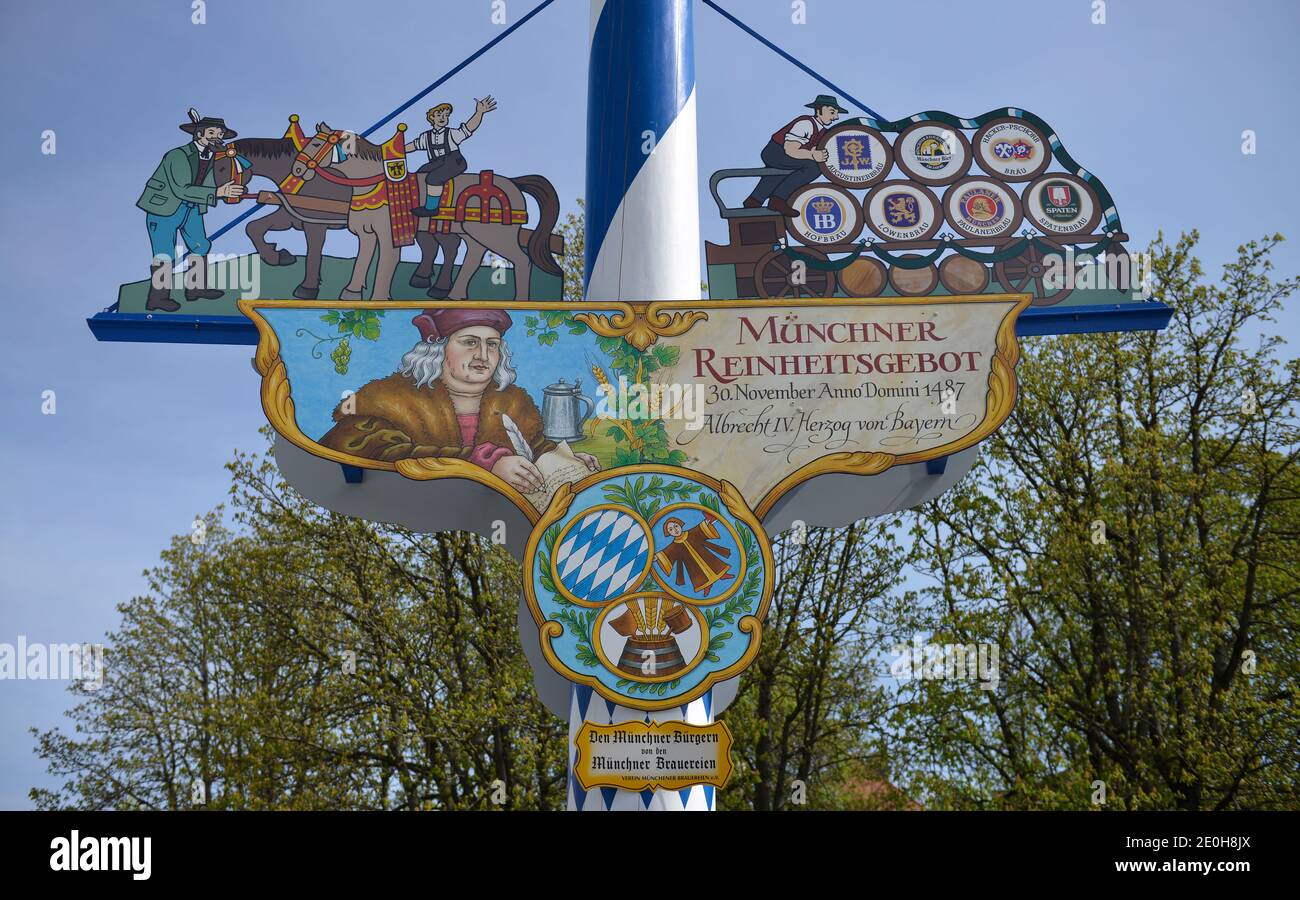 Maibaum, Viktualienmakt, Monaco di Baviera, Deutschland Foto Stock