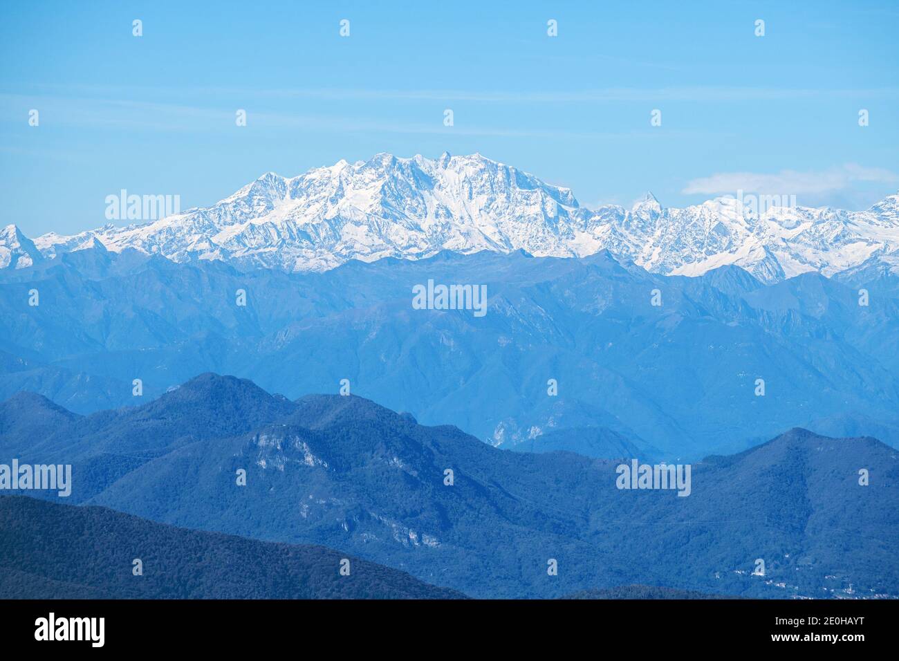 Massiccio del Monte Bianco e Cervino svizzero, tratto dal Monte generoso (Svizzera) Foto Stock