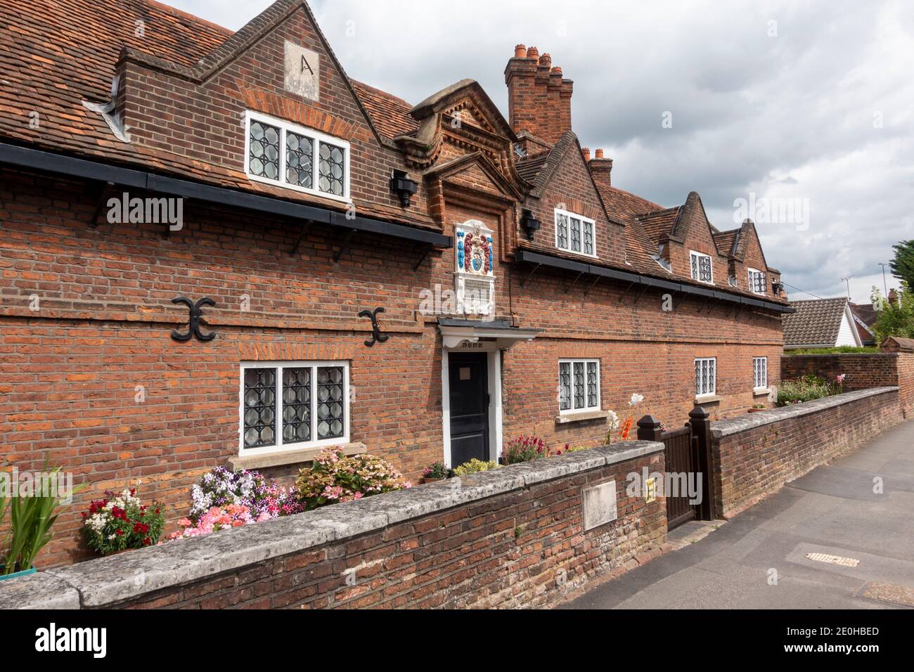 Il Smythes Almshouses è un edificio classificato di grado II*, costruito da James Smyth, Citizen & Salter di Londra nel 1659, Maidenhead, Berkshire, Regno Unito. Foto Stock